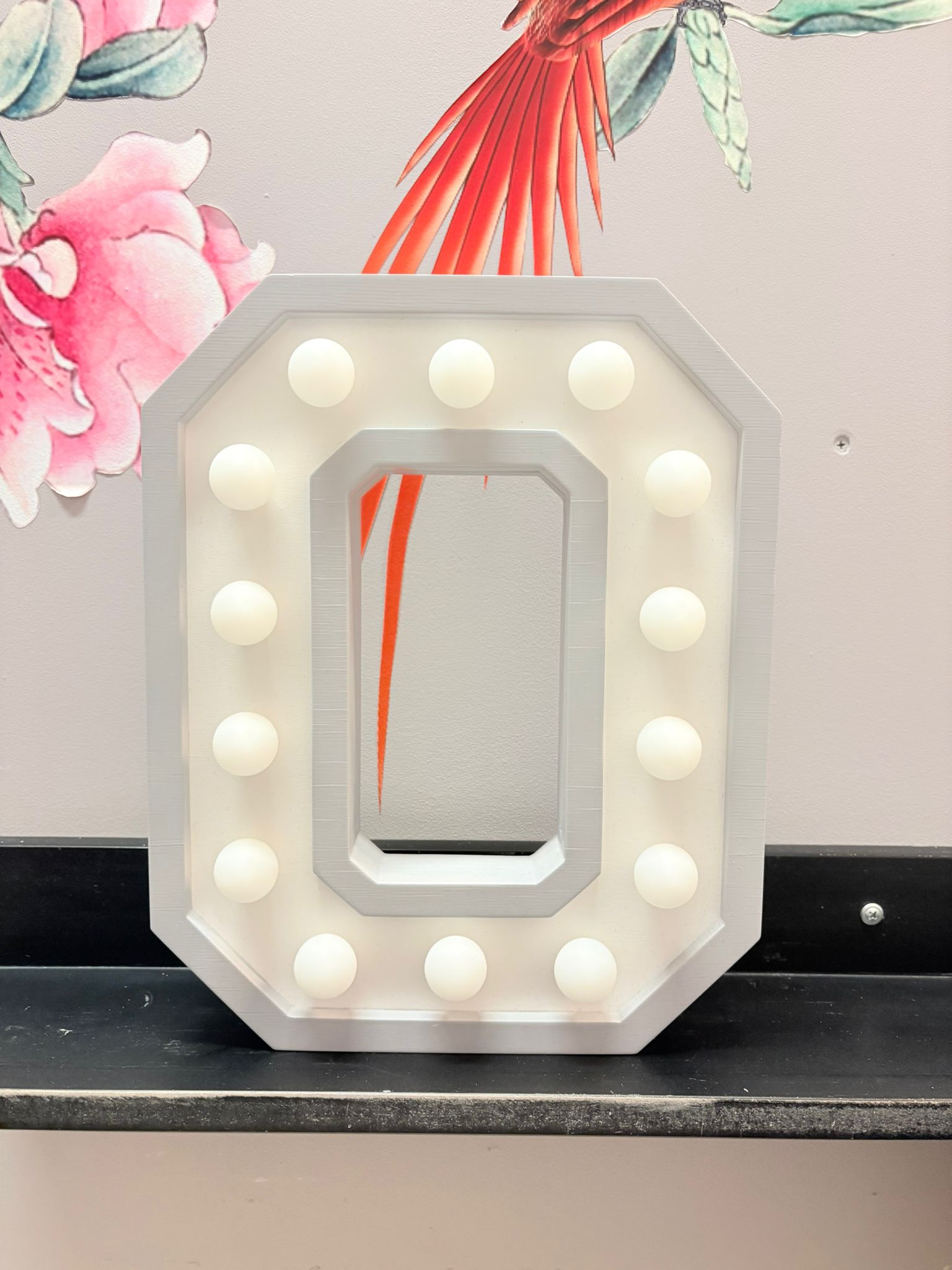 GAISMAS BURTS, DIVKRĀSU