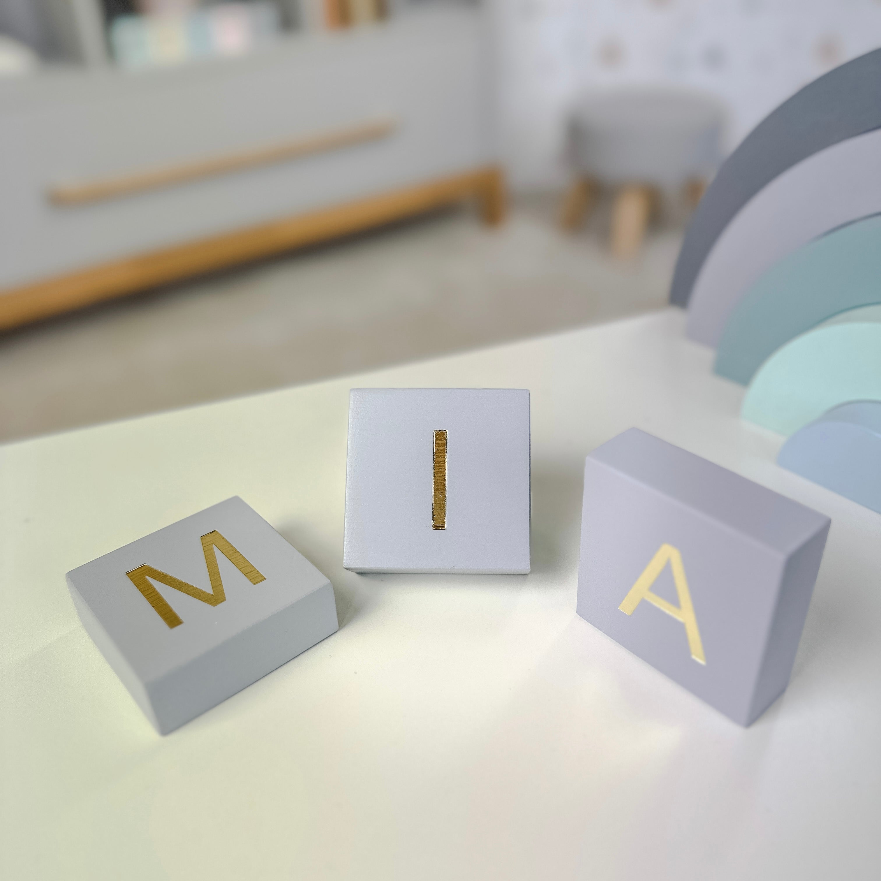 WOODEN BLOCK WITH LETTER - GREY