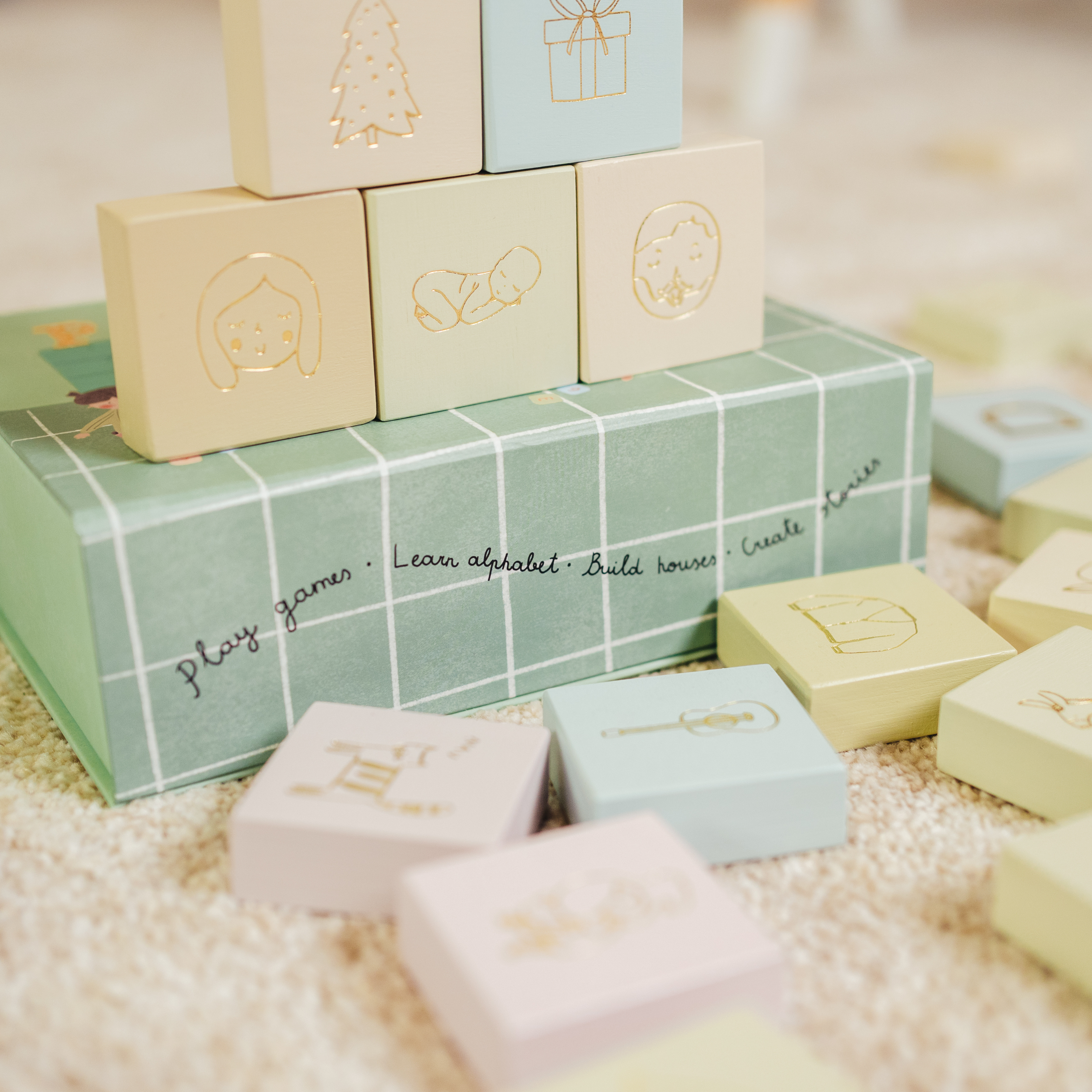 ALPHABET-SET AUS HOLZBLÖCKEN