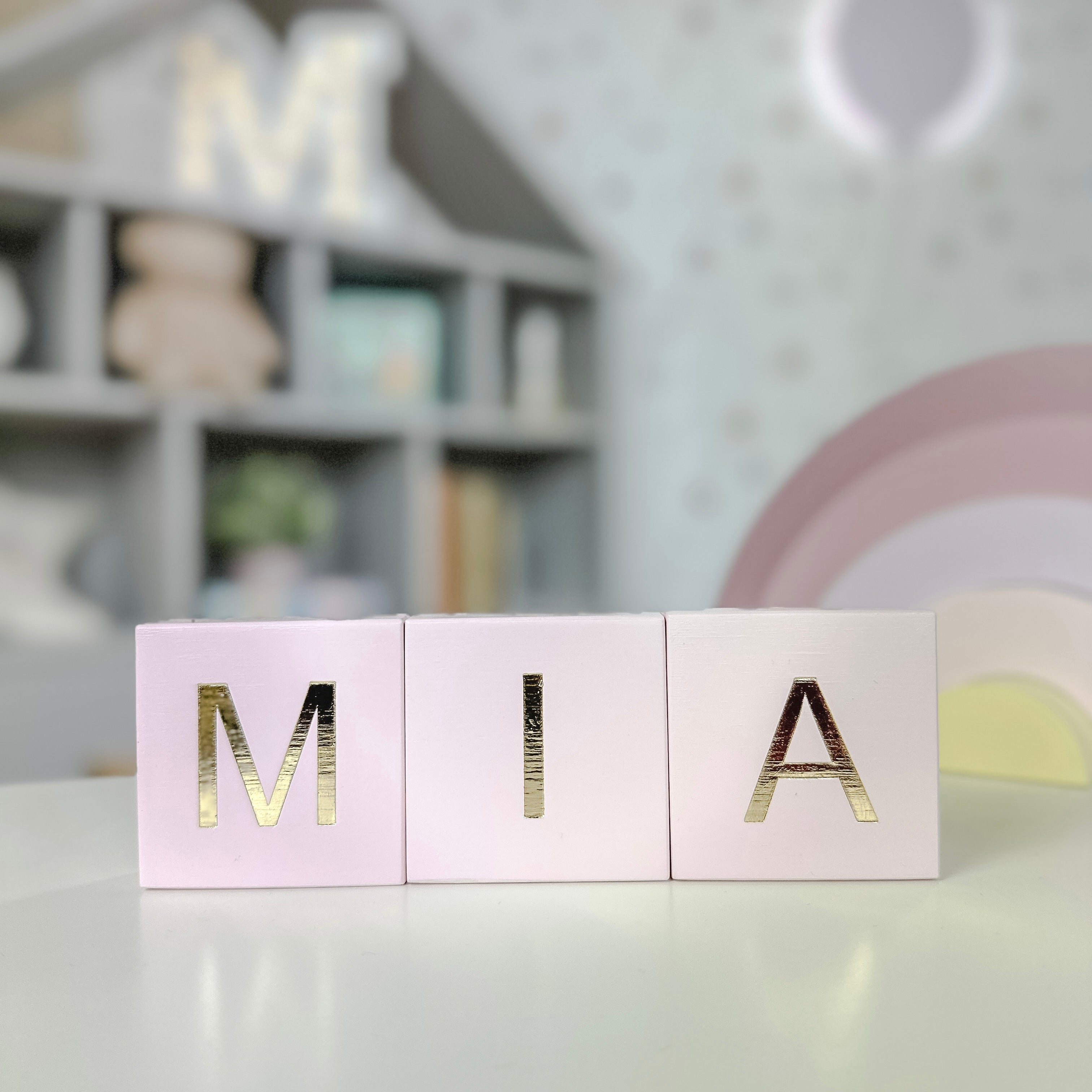 WOODEN BLOCK WITH LETTER - LIGHT PINK