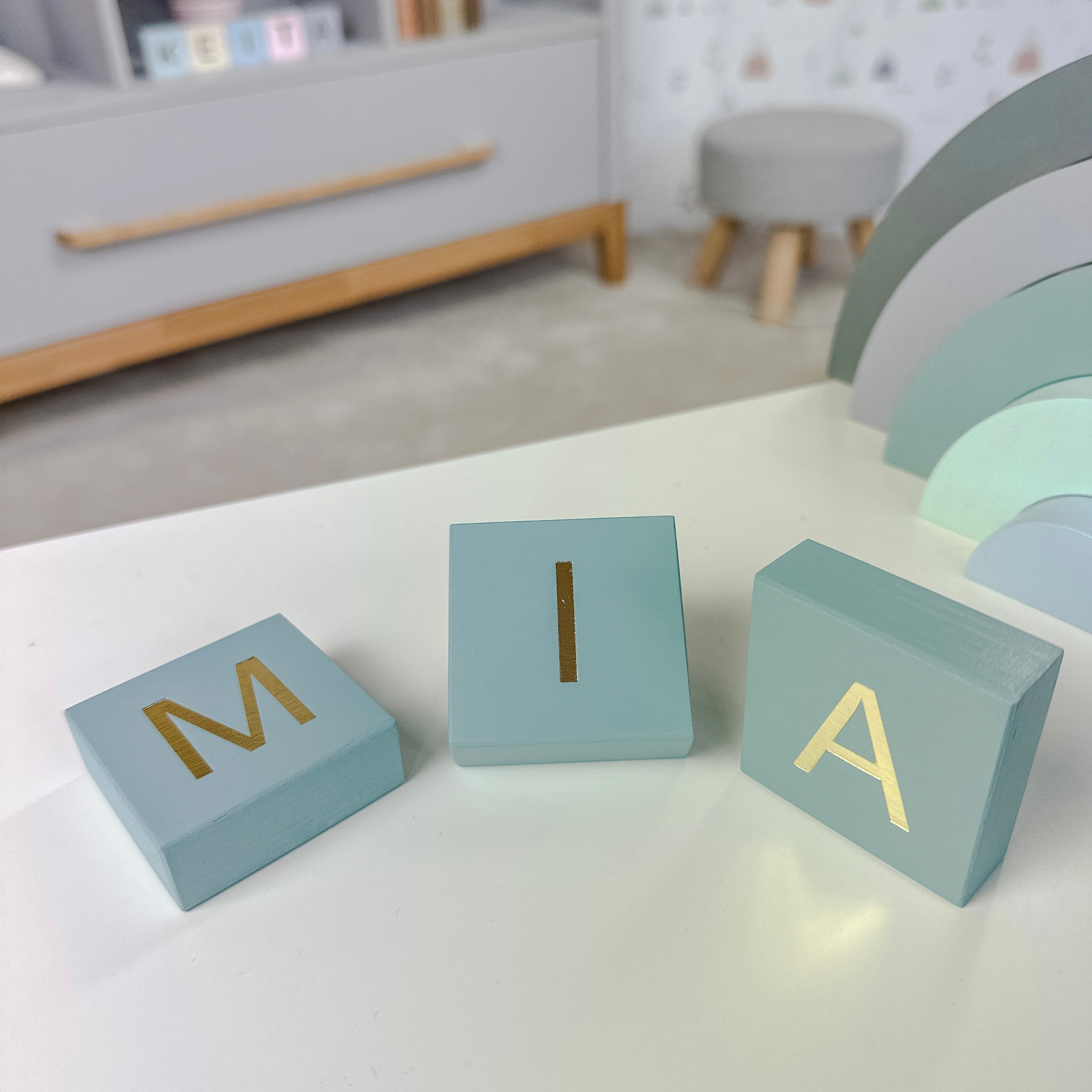 WOODEN BLOCK WITH LETTER - DUSTY MINT