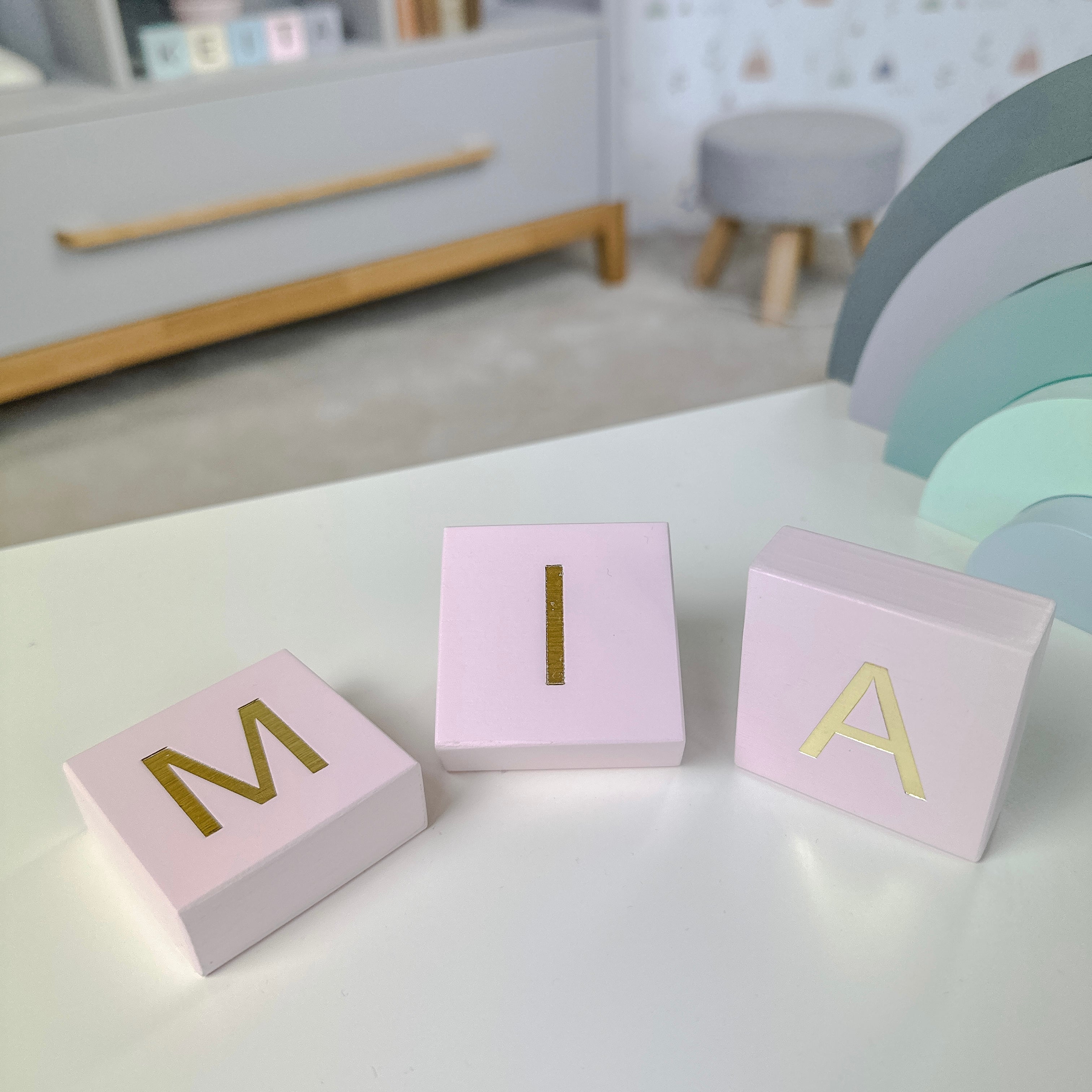 WOODEN BLOCK WITH LETTER - LIGHT PINK