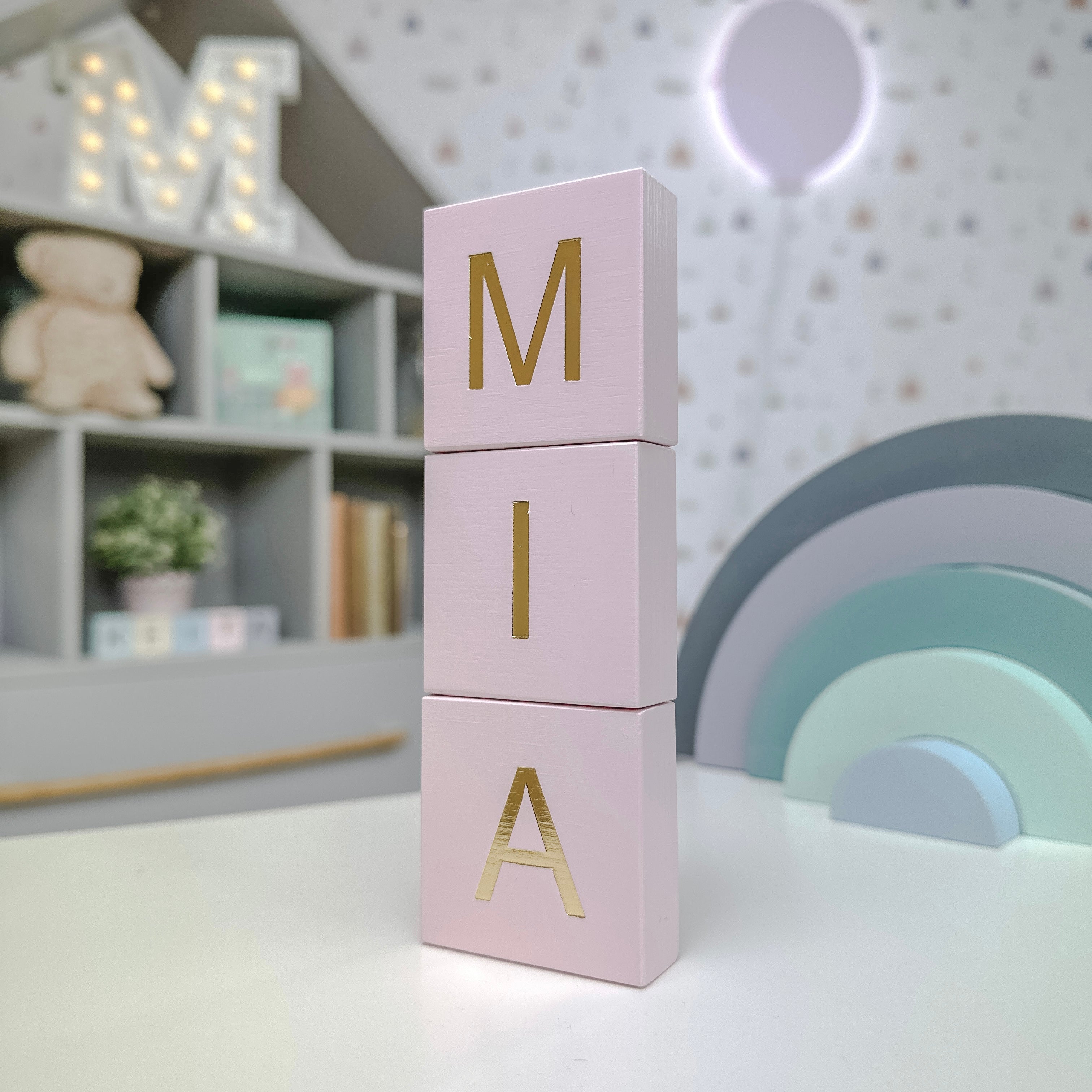 WOODEN BLOCK WITH LETTER - LIGHT PINK