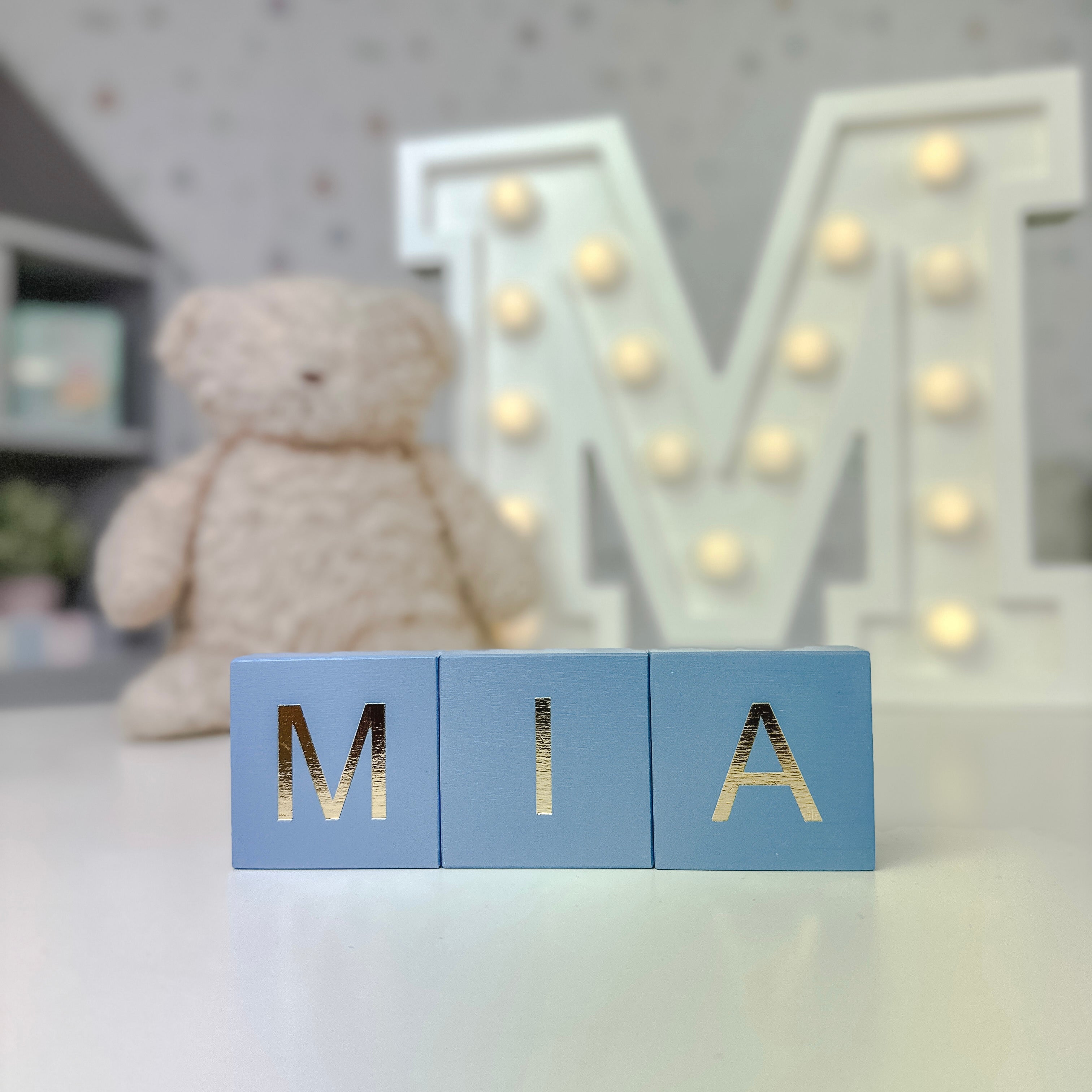 WOODEN BLOCK WITH LETTER - BLUE